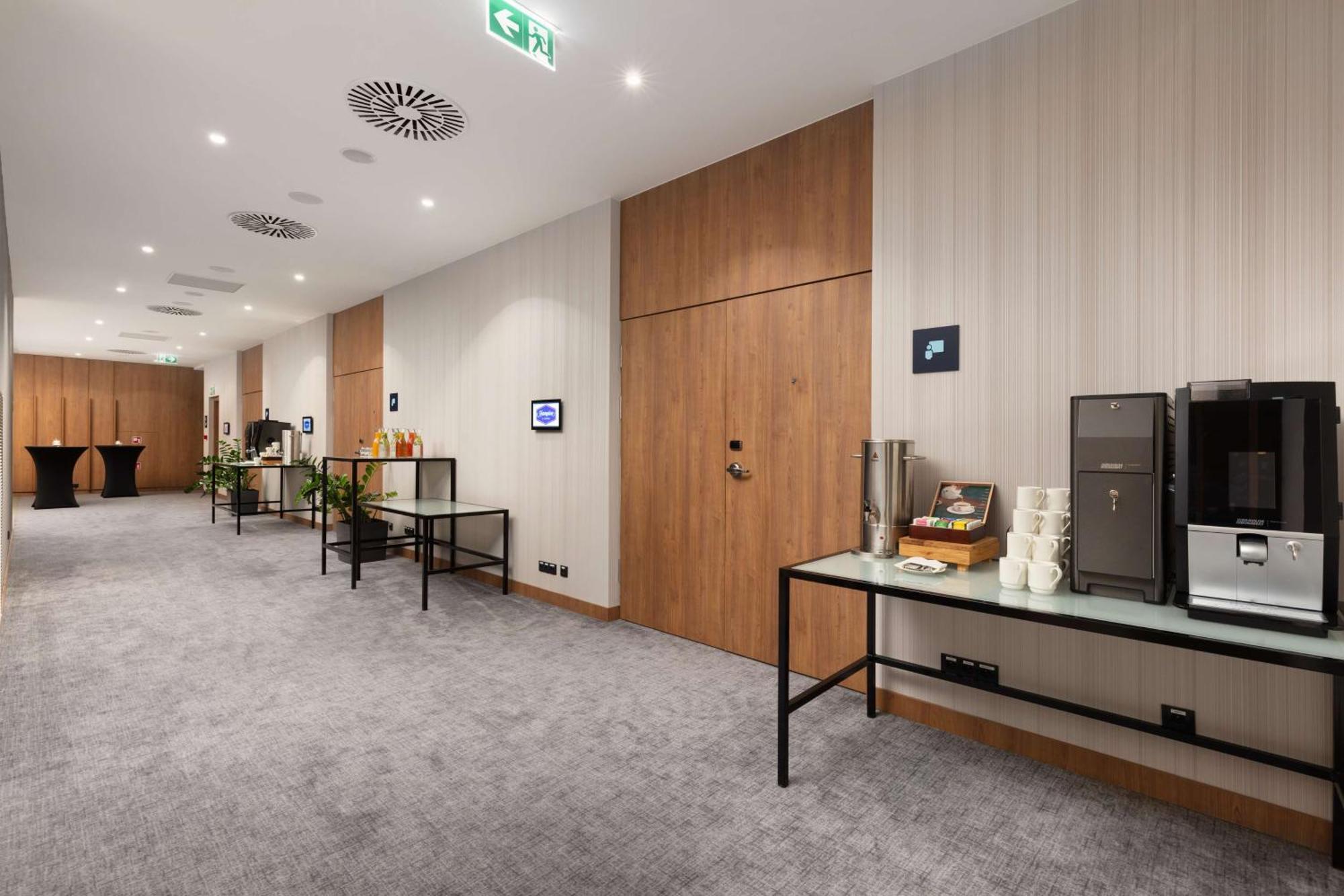 Hampton By Hilton Lodz City Center Exterior photo