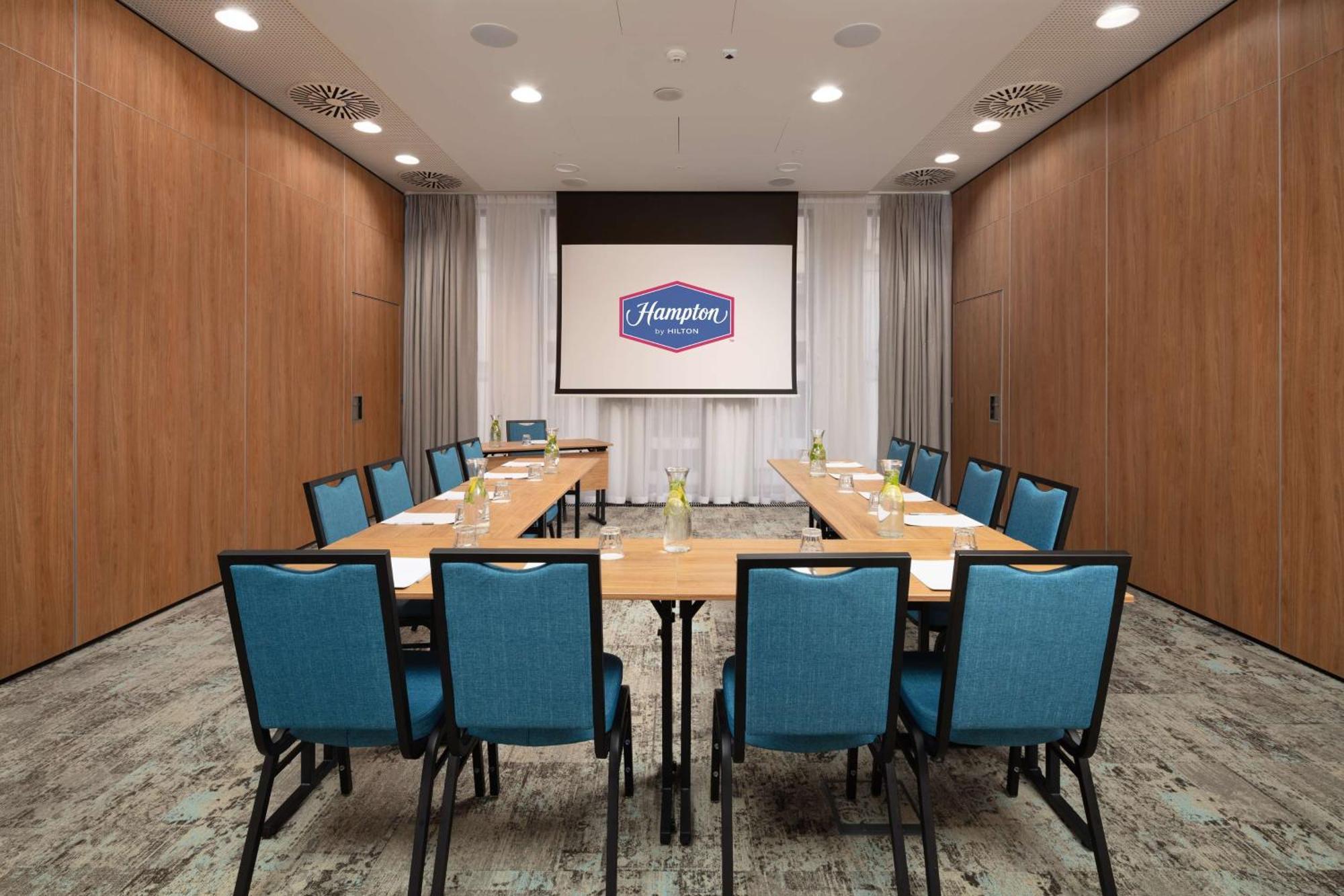 Hampton By Hilton Lodz City Center Exterior photo